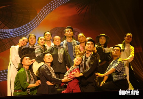 Lệ Thủy xúc động ca lại bài tân cổ giao duyên đầu tiên của Viễn Châu - Ảnh 6. Lệ Thủy xúc động ca lại bài tân cổ giao duyên đầu tiên của Viễn Châu - Ảnh 4.