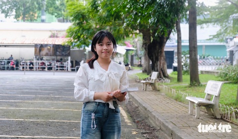 Thiếu tình thương cha mẹ, làm mẫu trang điểm kiếm sống, là HS giỏi tỉnh, tân SV ĐH Bách khoa TP.HCM - Ảnh 1.