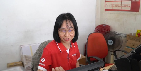 Cô gái ở Bình Dương bán tấm vé Vietlott trúng Jackpot hơn 100 tỉ đồng - Ảnh 1.