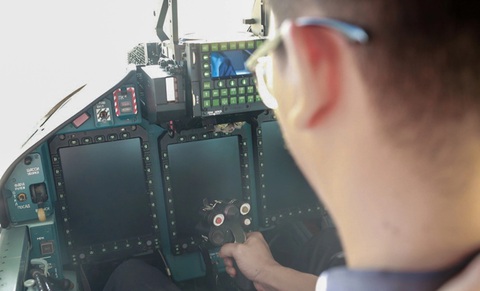 Rơi máy bay huấn luyện Yak-130 tại Bình Định, 2 phi công nhảy dù thoát hiểm - Ảnh 4. Rơi máy bay huấn luyện Yak-130 tại Bình Định, 2 phi công nhảy dù thoát hiểm - Ảnh 4.