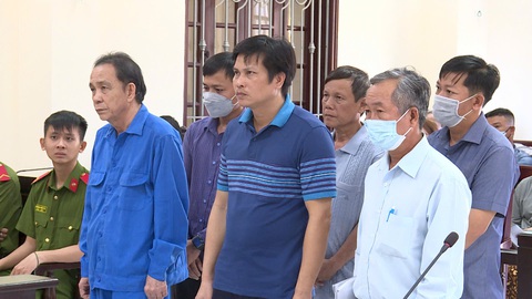 Xét xử nhiều cựu cán bộ lừa bán nền tái định cư, chiếm đoạt hơn 40 tỉ đồng ở Hậu Giang - Ảnh 1.