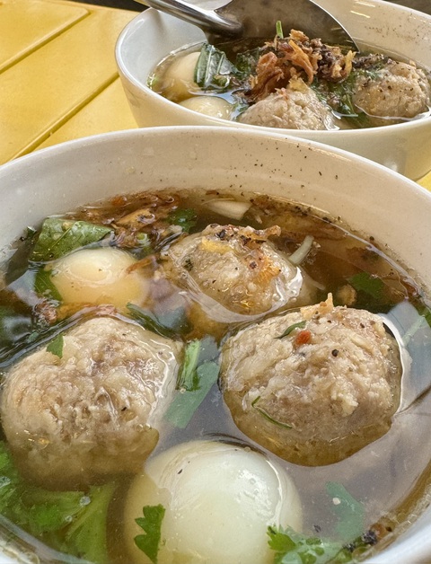 Bánh mì xíu mại Trần Quý Khoách, 27 ngàn một chén đủ lót lòng ngày mưa - Ảnh 2. Bánh mì xíu mại Trần Quý Khoách, 27 ngàn một chén đủ lót lòng ngày mưa - Ảnh 2.
