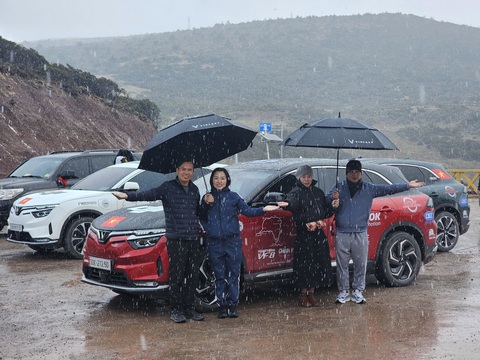 Đoàn VinFast VF 8 từ Tây Tạng về Việt Nam: ‘Vượt hơn 10.000km, nhiệt độ -15 độ C, dùng bình oxy, từng suýt bỏ cuộc’- Ảnh 5. Đoàn VinFast VF 8 từ Tây Tạng về Việt Nam: ‘10.000km, đường xấu, lạnh âm độ, từng suýt bỏ cuộc' - Ảnh 5.