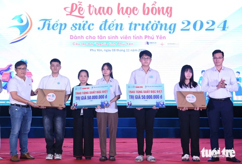 Cha mẹ bỏ em trước cổng chùa, là ‘chị cả’ 50 trẻ mồ côi: Được tiếp sức đến trường, cả đêm không ngủ! - Ảnh 6. Cha mẹ bỏ em trước cổng chùa, là ‘chị cả’ 50 trẻ mồ côi: Được tiếp sức đến trường, cả đêm không ngủ! - Ảnh 6.