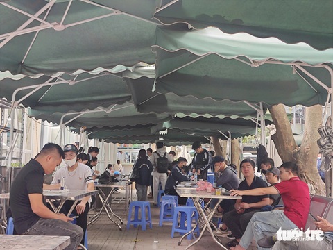 Bát nháo khám sức khỏe đi nước ngoài: Không phiếu thu, nộp tiền qua tài khoản cá nhân - Ảnh 4. Bát nháo khám sức khỏe để đi nước ngoài: Không phiếu thu, đóng tiền vào tài khoản cá nhân - Ảnh 3.