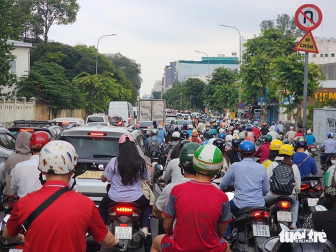 Va quẹt xe đạp, người đi xe máy ngã xuống đường bị xe buýt cán tử vong - Ảnh 4. Va quẹt xe đạp, người đi xe máy ngã xuống đường bị xe buýt cán tử vong ở Gò Vấp - Ảnh 3.