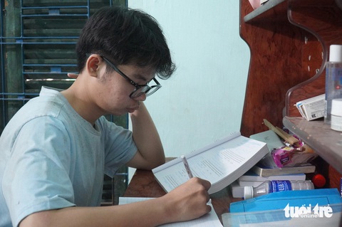 Học sinh giỏi toán của tỉnh phân loại ve chai thuần thục, thành tân sinh viên Đại học Kinh tế TP.HCM - Ảnh 5.