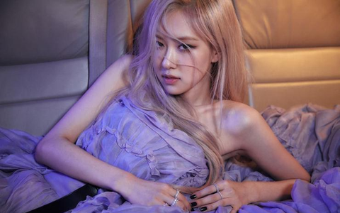 Rosé BlackPink lần đầu trải lòng những tổn thương trong quá khứ - Ảnh 1. Rosé BlackPink lần đầu trải lòng những tổn thương trong quá khứ - Ảnh 1.