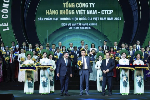 Vietnam Airlines tiếp tục được vinh danh là Thương hiệu quốc gia - Ảnh 1. Vietnam Airlines tiếp tục được vinh danh là Thương hiệu quốc gia - Ảnh 1.