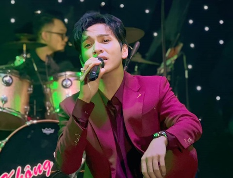 Bạch Công Khanh hát trong Thay lời muốn nói: Chữ thầy con khắc vào tim! - Ảnh 1. Bạch Công Khanh trong Thay lời muốn nói Chữ thầy con khắc vào tim! - Ảnh 1.