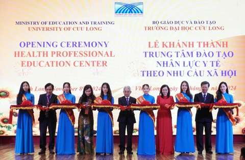 Nhân lực y tế cần được tuyển chọn, đào tạo và đãi ngộ đặc biệt - Ảnh 1.