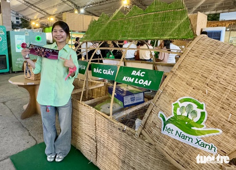 Captain Boy xuất hiện cực cháy, rủ fan cùng tiết kiệm, tái chế tại Ngày hội Việt Nam Xanh 2024 - Ảnh 3. Captain Boy xuất hiện cực cháy, rủ fan tiết kiệm, tái chế để Việt Nam xanh - Ảnh 4.