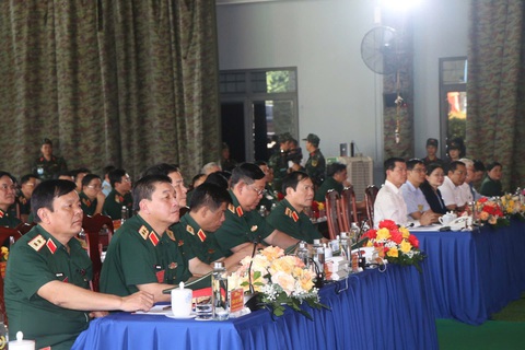 Đại tướng Phan Văn Giang chỉ đạo diễn tập tác chiến phòng thủ Quân khu 7 - Ảnh 3. Đại tướng Phan Văn Giang chỉ đạo diễn tập tác chiến phòng thủ Quân khu 7 - Ảnh 3.