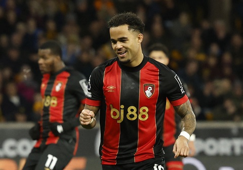 Con trai huyền thoại Kluivert lập kỷ lục ghi bàn từ phạt đền ở Ngoại hạng Anh - Ảnh 1.