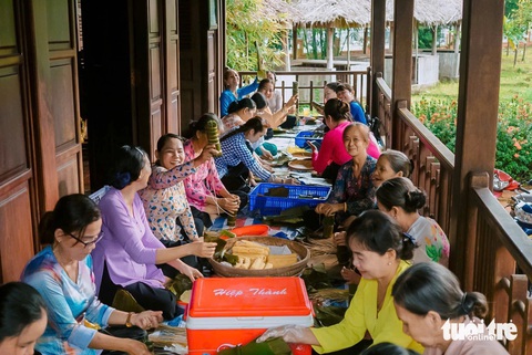 Vì sao đám giỗ ở miền Tây nhà nhà gói bánh tét? - Ảnh 1.