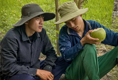 Lê Tuấn Khang đăng status sai chính tả; Trấn thành bị so ngoại hình với Thanh Duy - Ảnh 1. Lê Tuấn Khang đăng status sai chính tả; Trấn thành bị so ngoại hình với Thanh Duy - Ảnh 1.