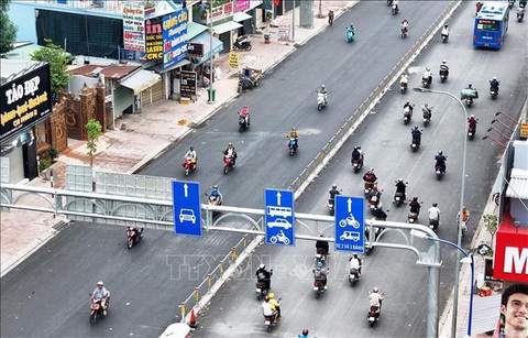 Tin tức sáng 2-12: Chủ tịch nước tặng quà người có công;TP.HCM sắp hoàn tất mở rộng cửa ngõ Tây Nam - Ảnh 2.