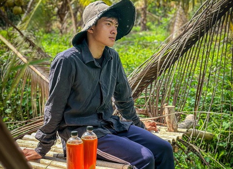 Đám giỗ bên cồn của Lê Tuấn Khang có gì mà khiến khán giả rần rần? - Ảnh 1. Đám giỗ bên cồn của Lê Tuấn Khang - Ảnh 1.