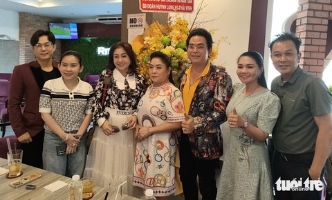 Ngân Tuấn tri ân anh Năm Vũ Linh với Giang sơn mỹ nhân trong live show - Ảnh 3. Ngân Tuấn tri ân anh Năm Vũ Linh với Giang sơn mỹ nhân trong live show - Ảnh 2.