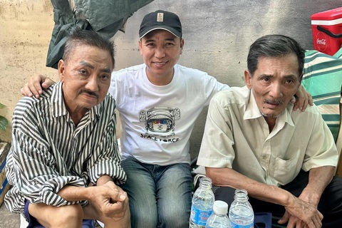 Thương Tín đi lại phải có người dìu, nhạc sĩ Tô Hiếu cưu mang trong thời gian tái khám - Ảnh 3. Thương Tín đi lại phải có người dìu, nhạc sĩ Tô Hiếu cưu mang trong thời gian tái khám - Ảnh 3.