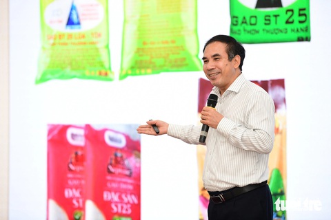 Xưa gạo cân lên rồi khách xách về, nay túi gạo đóng sẵn, có nhãn hiệu được chuộng hơn - Ảnh 1. Xưa cân gạo rồi khách xách về, nay túi gạo đóng sẵn, có nhãn hiệu được chuộng hơn - Ảnh 1.