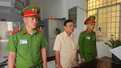 Bắt cựu phó chủ tịch huyện lừa đảo - Ảnh 1. Bắt cựu phó chủ tịch huyện lừa đảo - Ảnh 1.