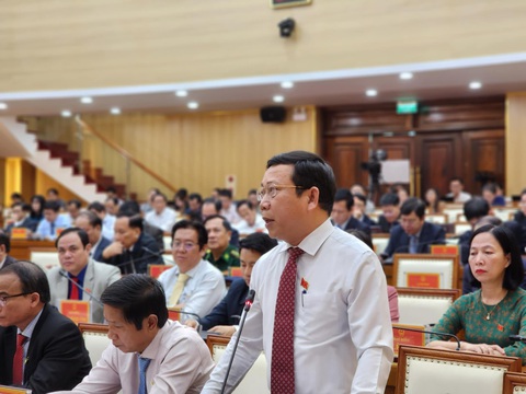 Thiếu nghĩa trang chuẩn, ngộ độc thực phẩm vào kỳ họp ở Quảng Ngãi - Ảnh 1.
