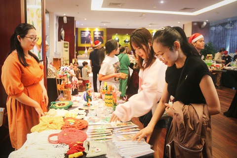 Gây quỹ hỗ trợ trẻ em khuyết tật, Giáng sinh ở Nha Trang thêm ấm áp - Ảnh 3. Gây quỹ hỗ trợ trẻ em khuyết tật, Giáng sinh ở Nha Trang thêm ấm áp - Ảnh 3.