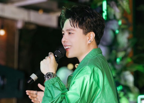Trịnh Thăng Bình là diễn viên, ca sĩ hay MC mà gì cũng làm? - Ảnh 2. Trịnh Thăng Bình là diễn viên, ca sĩ hay MC mà gì cũng làm? - Ảnh 2.