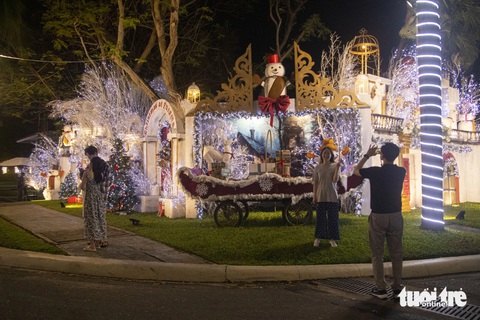 Dạo một vòng Đà Nẵng, tìm những điểm chụp ảnh Noel lung linh - Ảnh 6.