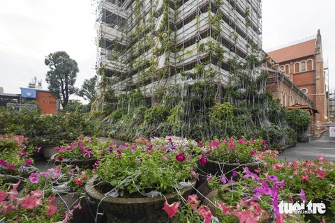 Công trình đại trùng tu nhà thờ Đức Bà Sài Gòn có thể dừng bất cứ lúc nào - Ảnh 6. Nhà thờ Đức Bà Sài Gòn đã được trùng tu hơn nửa chặng đường - Ảnh 5.