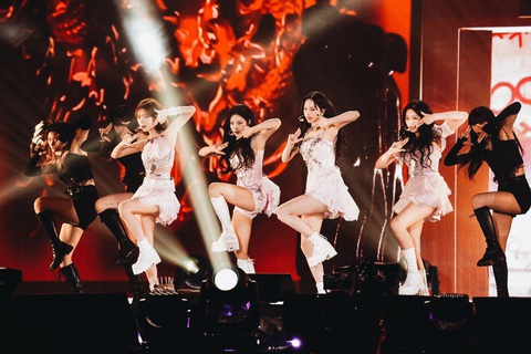 Phía sau sự hào nhoáng của K-pop: Loạt công ty giải trí bị tố ngược đãi, nghệ sĩ kiệt quệ - Ảnh 8. Phía sau sự hào nhoáng của K-pop: Loạt công ty giải trí bị tố ngược đãi, nghệ sĩ kiệt quệ - Ảnh 7.