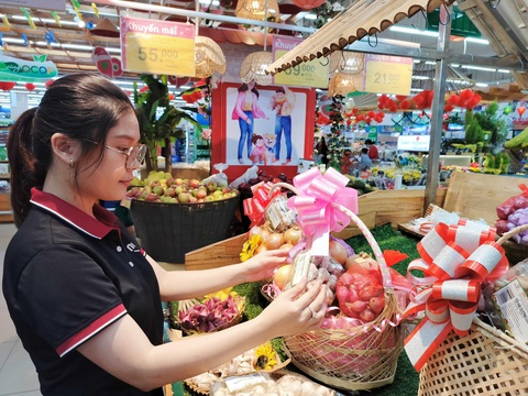 Giỏ quà Tết hành tỏi độc lạ lần đầu lên kệ Co.opmart và Co.opXtra - Ảnh 1. Giỏ quà Tết hành tỏi độc lạ lần đầu lên kệ Co.opmart và Co.opXtra - Ảnh 1.