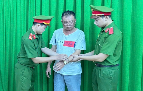 Bắt khẩn cấp khẩn cấp 3 người trong vụ tài xế, tiếp viên xe buýt ẩu đả với shipper - Ảnh 2.