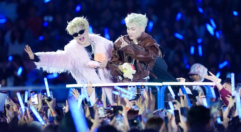 Ra rạp xem lại concert Anh trai say hi, được chụp hình, quay phim - Ảnh 3. Xem concert Anh trai say hi trên màn ảnh rộng, vé 'bèo' hơn lại tha hồ chụp hình, quay phim - Ảnh 3.