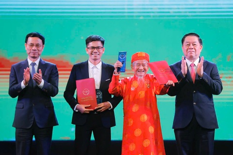 Tìm kiếm 50 gương mặt tiêu biểu nhân kỷ niệm 50 năm Ngày Giải phóng miền Nam - Ảnh 1. Tìm kiếm 50 gương mặt tiêu biểu nhân kỷ niệm 50 năm Ngày Giải phóng miền Nam - Ảnh 1.