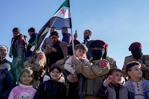 Hé lộ những ngày cuối cùng của ông al-Assad tại Syria - Ảnh 3.