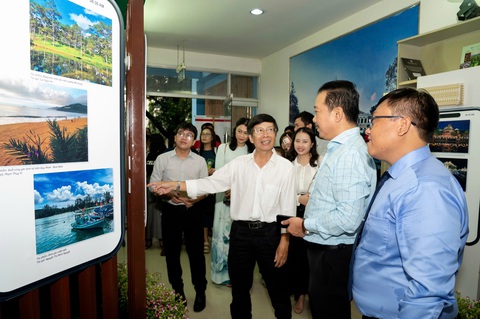 Những khoảnh khắc cuộc sống qua điện thoại thông minh - Ảnh 1. Những khoảnh khắc cuộc sống chụp bằng điện thoại thông minh - Ảnh 1.