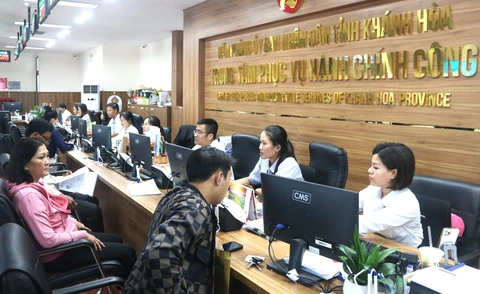 Bộ Nội vụ đề xuất nhiệm vụ, quyền hạn mới của chủ tịch UBND cấp tỉnh sau khi bỏ cấp huyện - Ảnh 1. chủ tịch - Ảnh 1.
