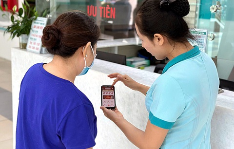 Sổ sức khỏe điện tử trên VNeID: Người dân, bệnh viện cùng hưởng lợi - Ảnh 1. Sổ sức khỏe điện tỬ trên VNeID: Người dân, bệnh viện cùng hưởng lợi - Ảnh 1.