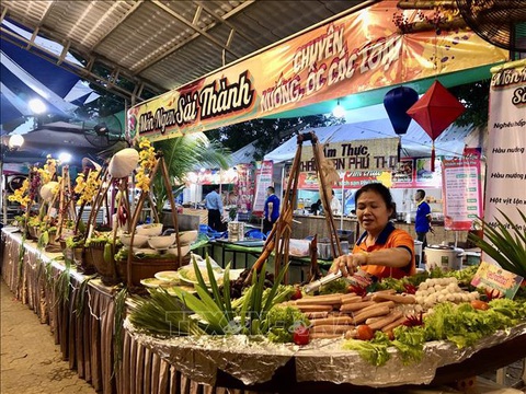 Cuối tuần đến Đầm Sen dự Lễ hội ẩm thực đường phố, ăn Ngũ vị Sài Gòn - Ảnh 2.