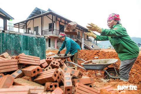 90 ngày đêm ba ca bốn kíp, Làng Nủ mới mẻ đang dần hiện ra - Ảnh 2.