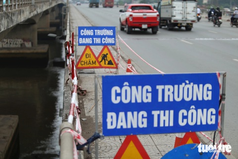 Cận cảnh cầu Đồng Nai nơi cô gái lái ô tô tông gãy lan can rớt xuống sông tử vong - Ảnh 3.