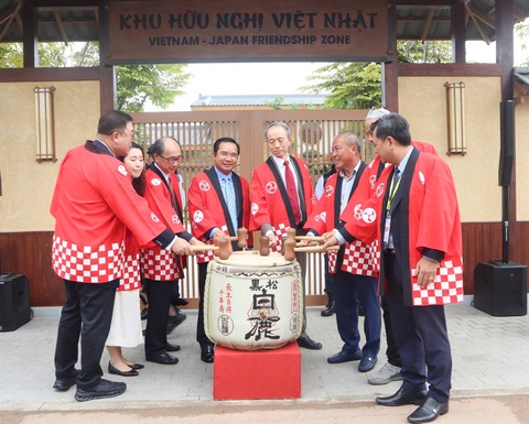 Tin tức sáng 16-12: Ngân hàng đồng loạt tăng lãi suất, một Big4 cũng vào cuộc - Ảnh 1. Tin tức sáng 16-12: Ngân hàng đồng loạt tăng lãi suất; TP.HCM 'ra quân' phạt xe vi phạm, lấn vỉa hè - Ảnh 4.