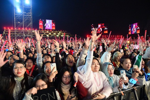 Concert Anh trai vượt ngàn chông gai đón hơn 100.000 lượt khách; Rosé phá kỷ lục của Jungkook - Ảnh 1. Concert Anh trai vượt ngàn chông gai đón hơn 100.000 lượt khách; Rosé phá kỷ lục của Jungkook - Ảnh 1.