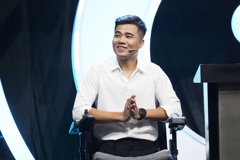 Chàng trai không chân Tô Đình Khánh nhận mức lương khủng nhờ câu chuyện truyền cảm hứng - Ảnh 1. Chàng trai không chân Tô Đình Khánh nhận mức lương khủng nhờ câu chuyện truyền cảm hứng - Ảnh 1.