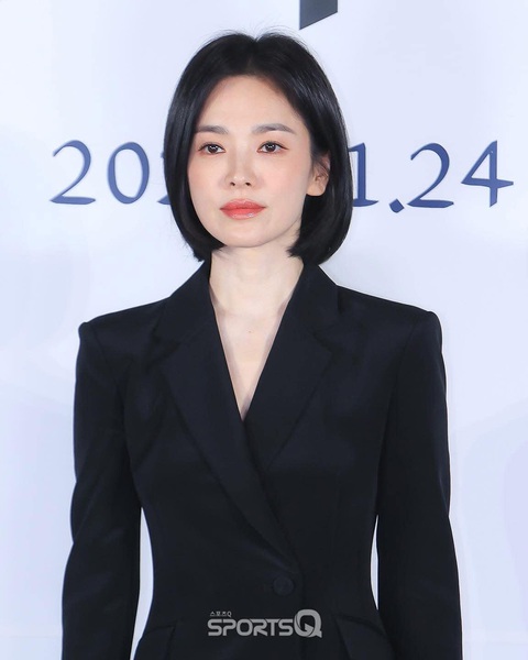 Nhan sắc 'đỉnh nóc, kịch trần' của Song Hye Kyo ở tuổi U50 - Ảnh 1. Nhan sắc 'đỉnh nóc kịch trần' của Song Hye Kyo ở tuổi U50 - Ảnh 1.
