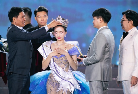 Người đẹp Dương Trà Giang là Hoa hậu Sinh viên Việt Nam, nhận giải thưởng trị hơn 11 tỉ đồng - Ảnh 1. Người đẹp Dương Trà Giang là Hoa hậu Sinh viên Việt Nam, nhận giải thưởng trị hơn 11 tỉ đồng - Ảnh 1.