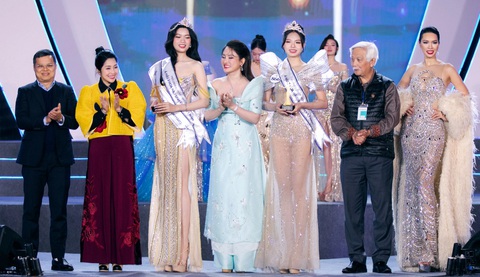 Người đẹp Dương Trà Giang là Hoa hậu Sinh viên Việt Nam, nhận giải thưởng trị hơn 11 tỉ đồng - Ảnh 3. Người đẹp Dương Trà Giang là Hoa hậu Sinh viên Việt Nam, nhận giải thưởng trị hơn 11 tỉ đồng - Ảnh 4.