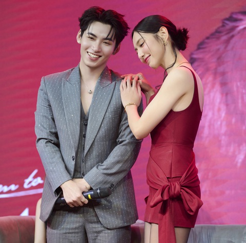 Anh trai say hi Hùng Huỳnh khẳng định thế mạnh trình diễn sân khấu - Ảnh 2. Anh trai say hi Hùng Huỳnh khẳng định thế mạnh trình diễn sân khấu - Ảnh 3.